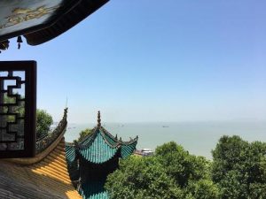 一个长眠湘江一个葬南山-